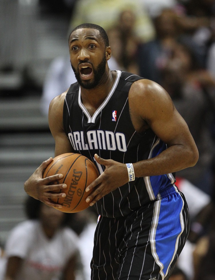 突发前NBA球星阿里纳斯伙同另外五人非法经营赌博业务被捕